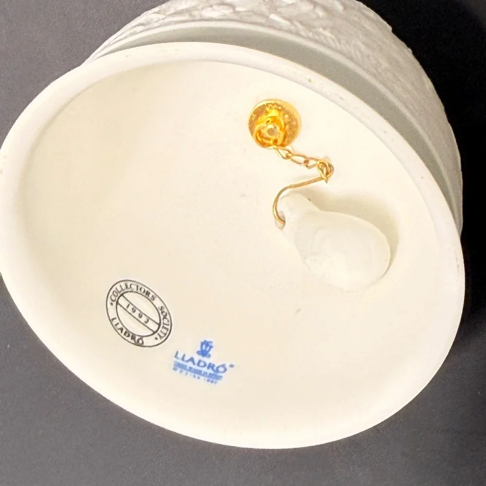 Lladro Collectors Society 1992 Porcelain Bell Beach Scene Ornament Spain White
